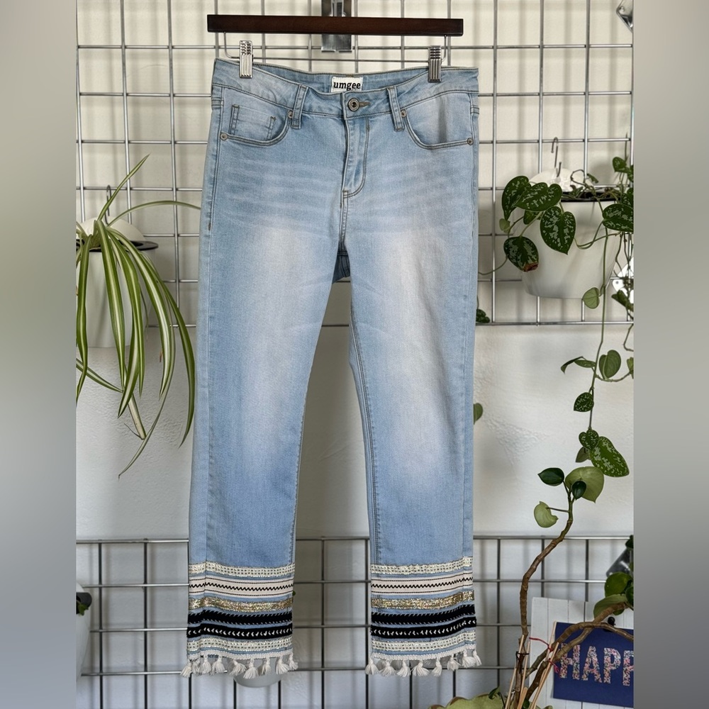 Umgee Cropped Jeans Capri Light Wash Ribbon & Fringe 26